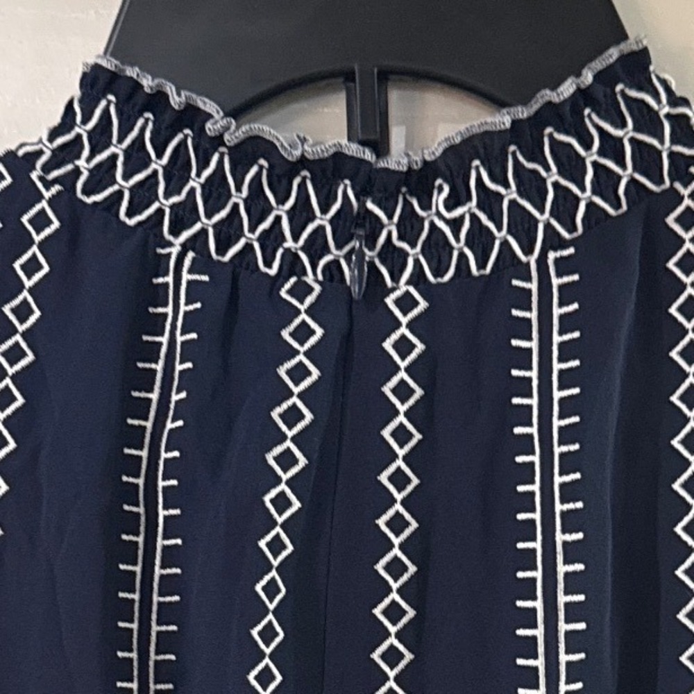 White House Black Market Navy Blue Contrast Stitch Smocked Top  Sz 12 NWT - Picture 7 of 7